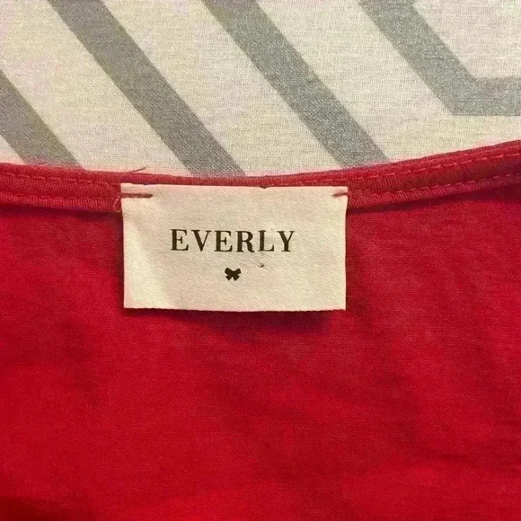 Women’s Red Everly Sleeveless  Blouse - Picture 3 of 6